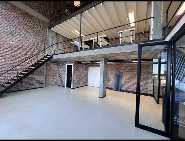 243M² OFFICE TO LET IN WOODSTOCK